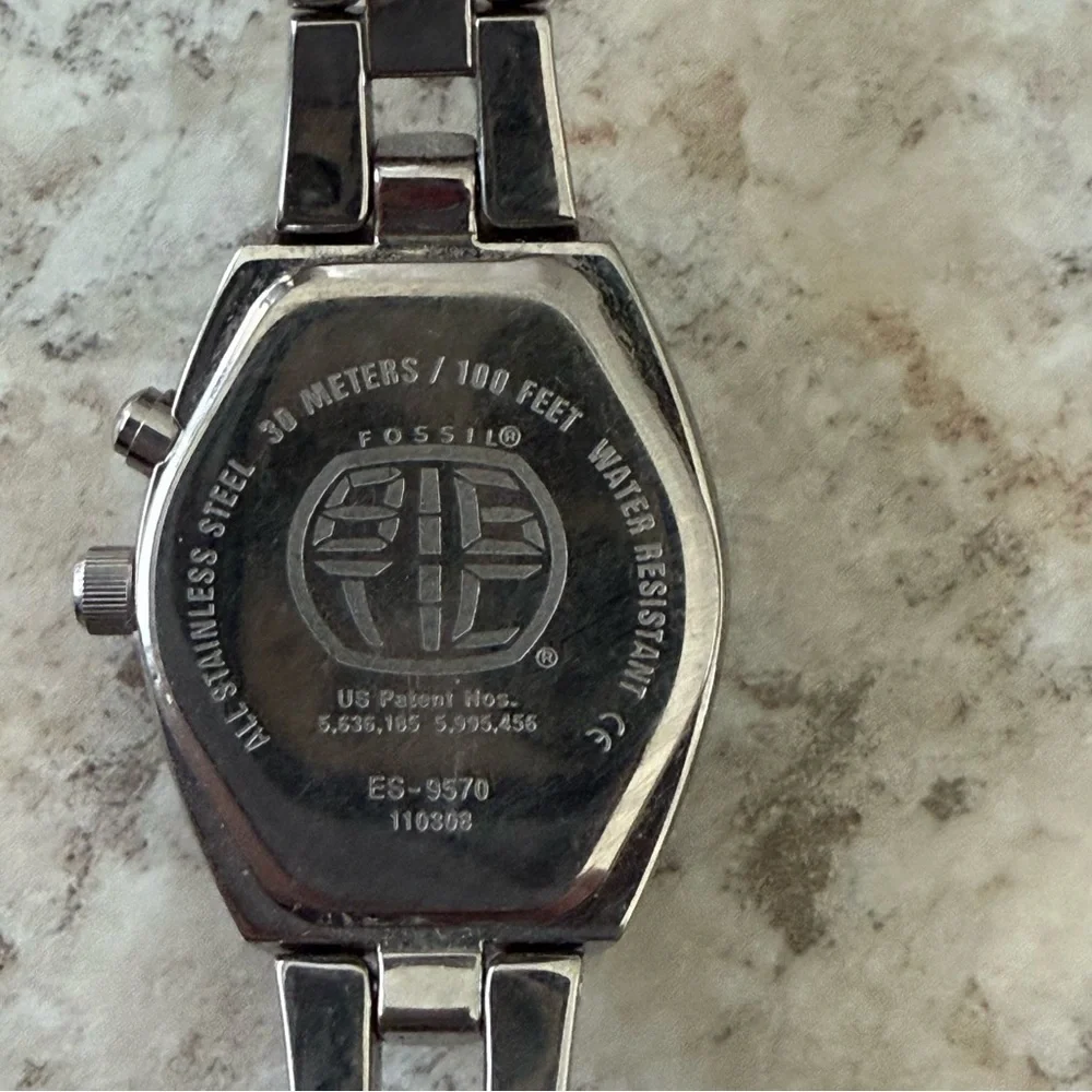 Fossil Silver Watch with Blue Dial EUC (needs a battery) Adjustable Link Band